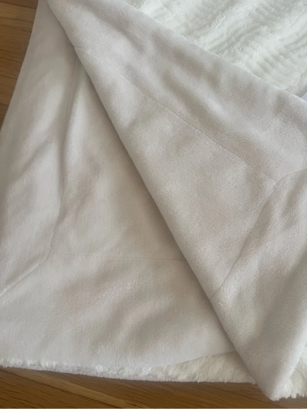 Life Comfort 60” x 72” White Off White Faux Fur Fuzzy Throw Blanket